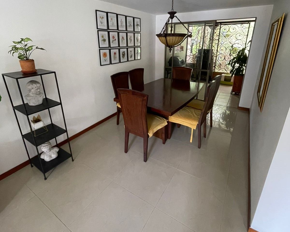 Casa en venta Antioquia Envigado El Esmeraldal 180 m2 Habitaciones 3 Baños 4 Garajes 4 Precio $965000000