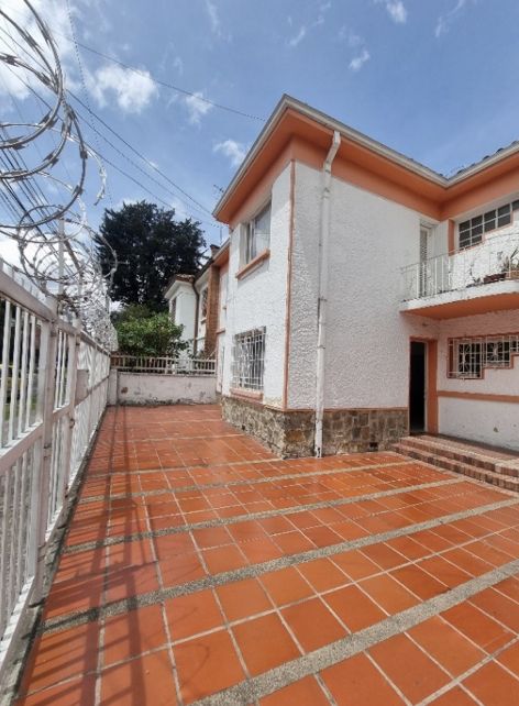 Casa en venta Cundinamarca Bogotá Armenia 430 m2 Habitaciones 7 Baños 3 Garajes 1 Precio $1700000000