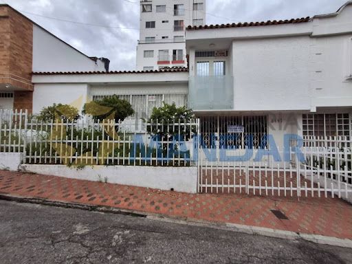 Casa en arriendo Santander Bucaramanga La Floresta 229 m2 Habitaciones 4 Baños 5 Garajes 1 Precio $5000000