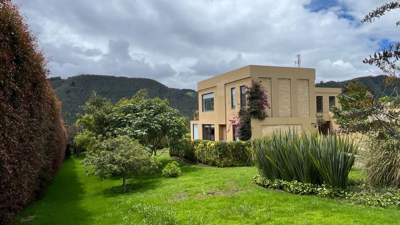 Inmueble en Venta, Casa en LA CALERA, La Calera