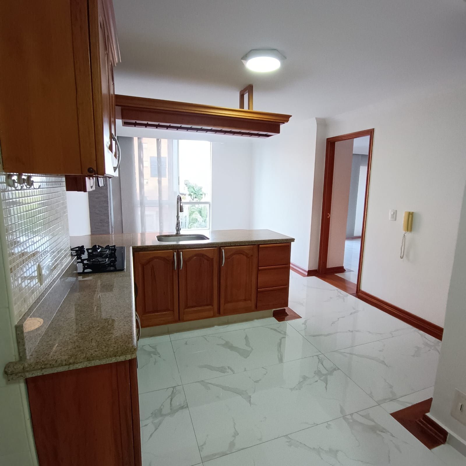 Apartamento en arriendo Risaralda Pereira Los Alpes 74 m2 Habitaciones 2 Baños 2 Garajes 1 Precio $2100000