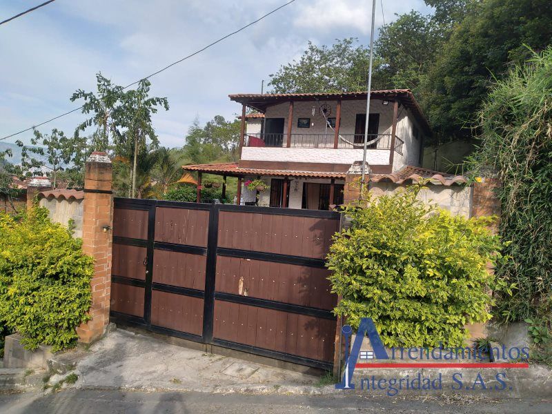 Casa en venta Antioquia Medellín Tejelo 300 m2 Habitaciones 4 Baños 3 Garajes 3 Precio $500000000