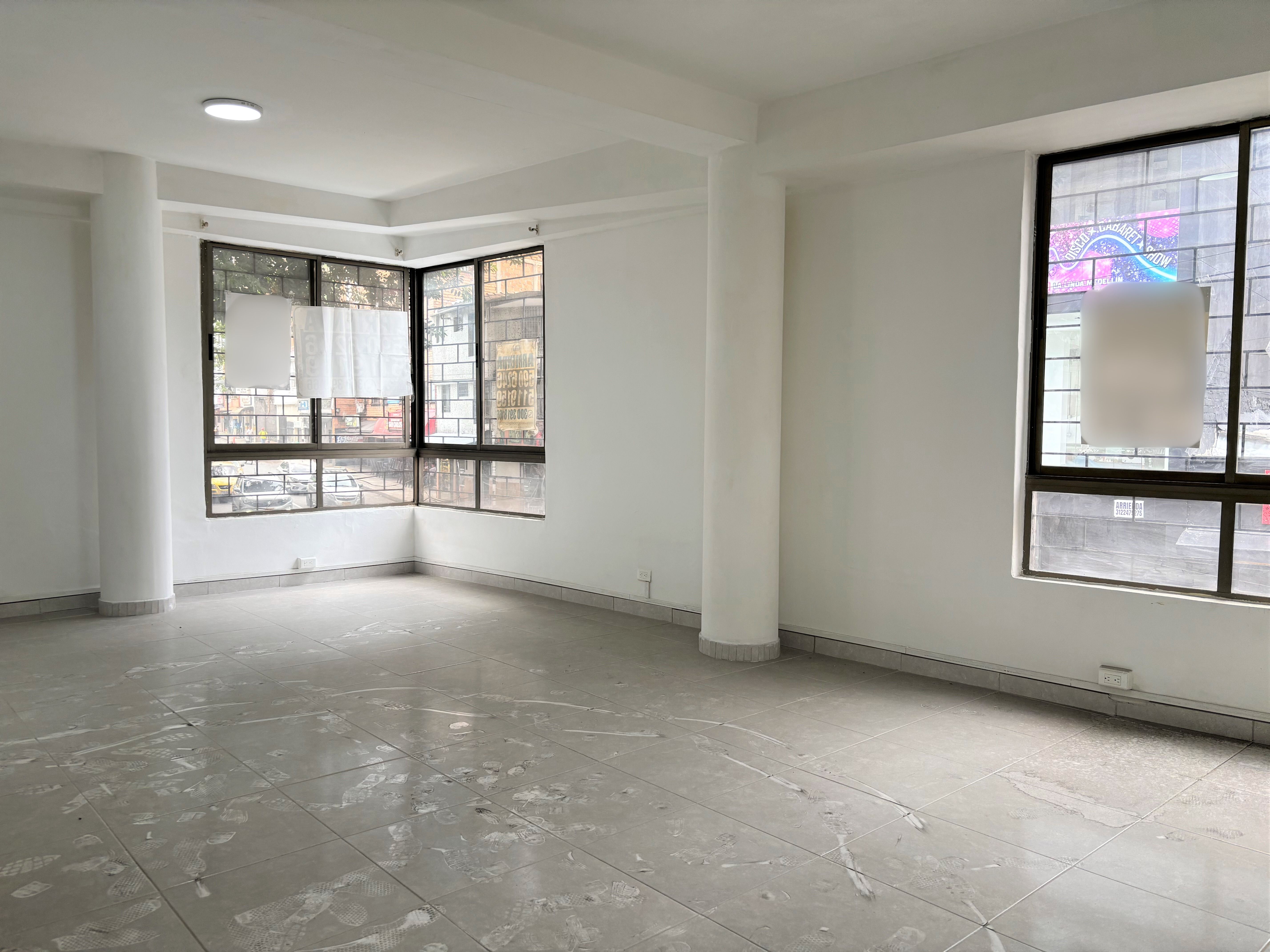 Local Comercial en arriendo Antioquia Medellín La Candelaria 64 m2 Habitaciones 0 Baños 2 Garajes 0 Precio $2100000