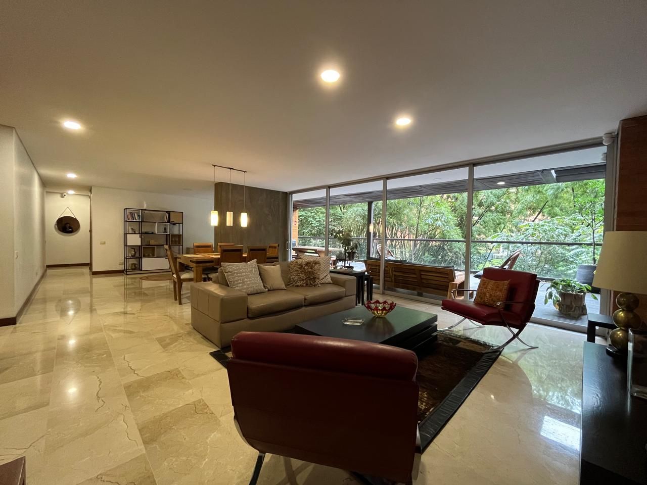 Apartamento en arriendo Antioquia Medellín Alejandria 190 m2 Habitaciones 3 Baños 4 Garajes 2 Precio $13700000