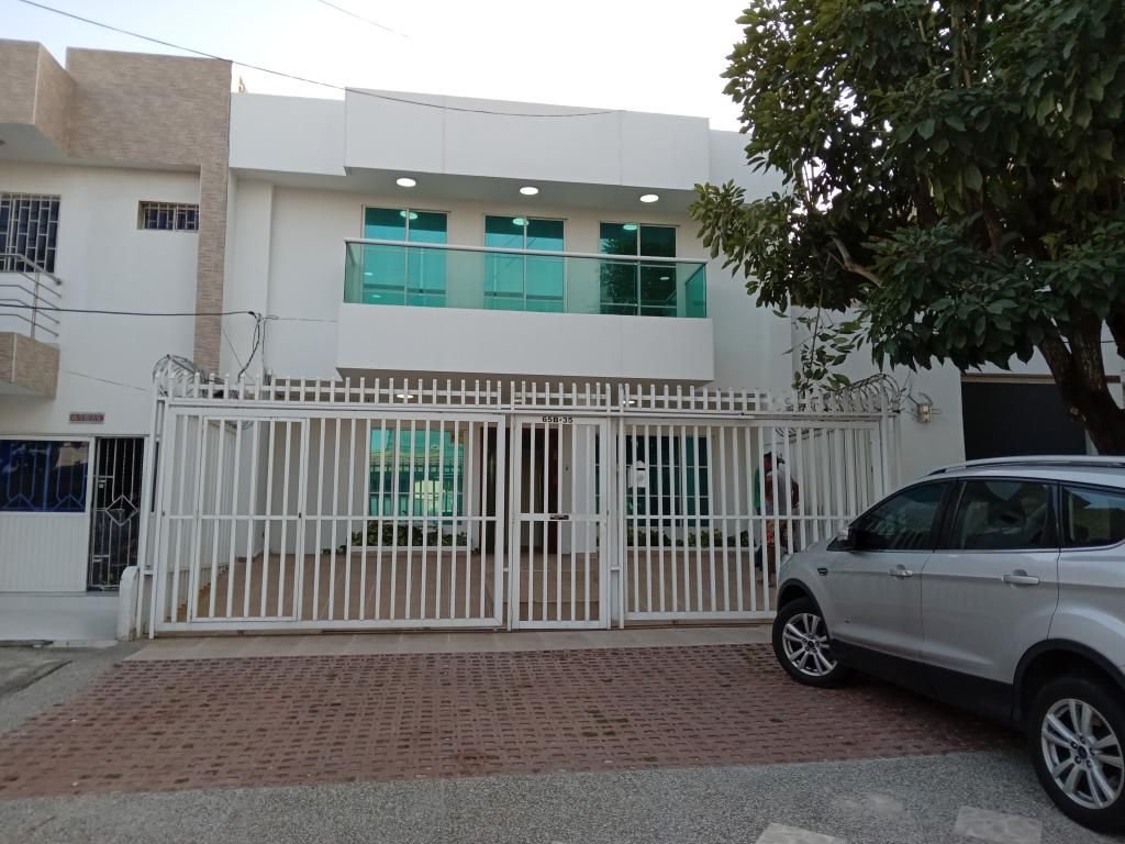 Oficina en arriendo Atlántico Barranquilla El Recreo 300 m2 Habitaciones 0 Baños 4 Garajes 5 Precio $10500000