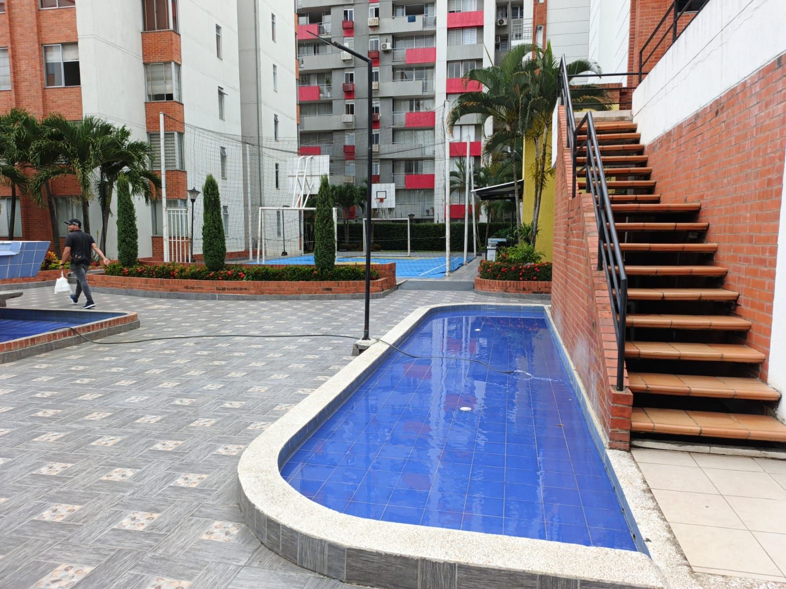 Apartamento en venta Valle Del Cauca Cali La Hacienda 100 m2 Habitaciones 3 Baños 2 Garajes 15 Precio $435000000