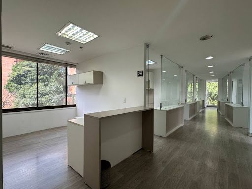 Oficina en arriendo Antioquia Medellín La Florida 120 m2 Habitaciones 0 Baños 2 Garajes 2 Precio $9000000