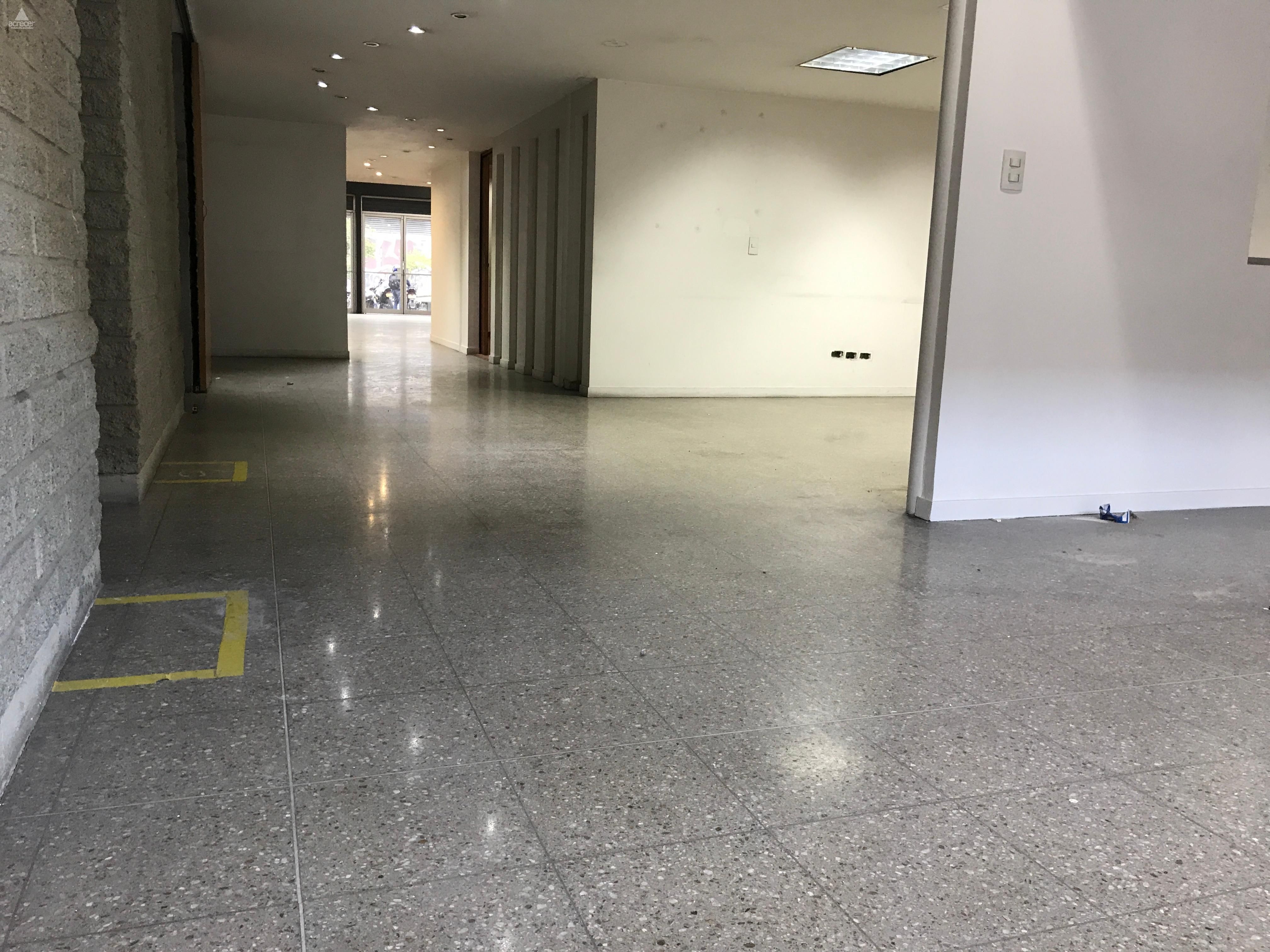 Local en arriendo Antioquia Medellín Shellmar 193 m2 Habitaciones 0 Baños 3 Garajes 0 Precio $15784630