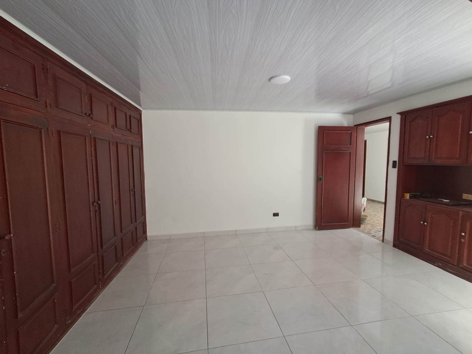 Local en arriendo Risaralda Pereira Maraya 250 m2 Habitaciones 0 Baños 4 Garajes 1 Precio $8000000
