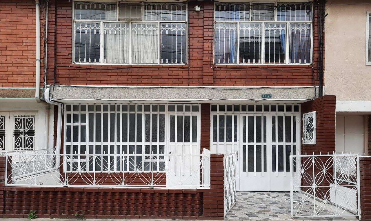 Apartamento en venta Cundinamarca Bogotá Versalles 102 m2 Habitaciones 3 Baños 3 Garajes 1 Precio $290000000
