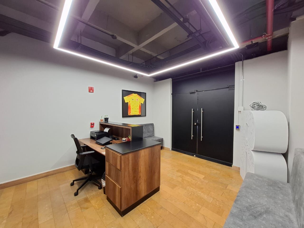 Oficina en arriendo Antioquia Medellín El Tesoro 320 m2 Habitaciones 0 Baños 3 Garajes 0 Precio $32000000