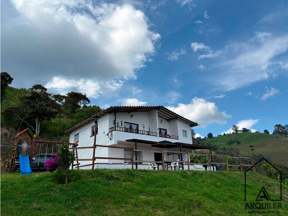 Casa en venta Antioquia Barbosa Barbosa 240 m2 Habitaciones 4 Baños 3 Garajes 4 Precio $590000000