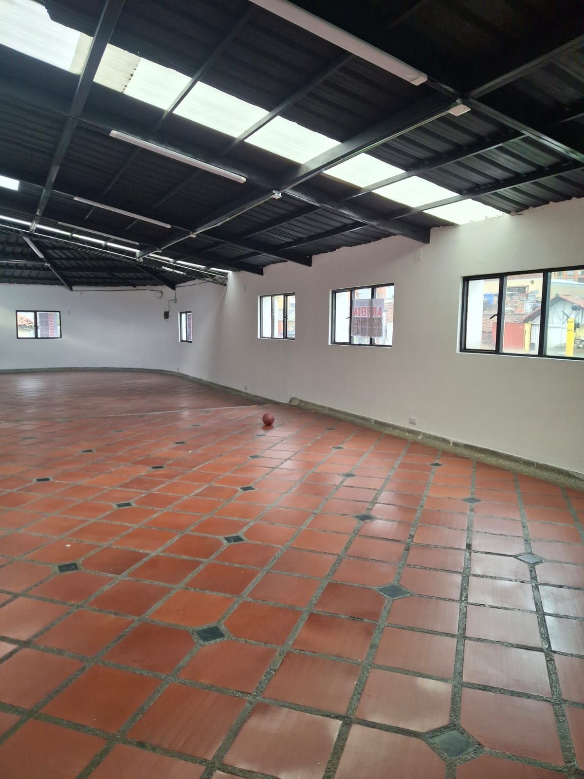 Local Comercial en arriendo Cundinamarca Bogotá Sagrado Corazon 75 m2 Habitaciones 0 Baños 0 Garajes 0 Precio $2600000