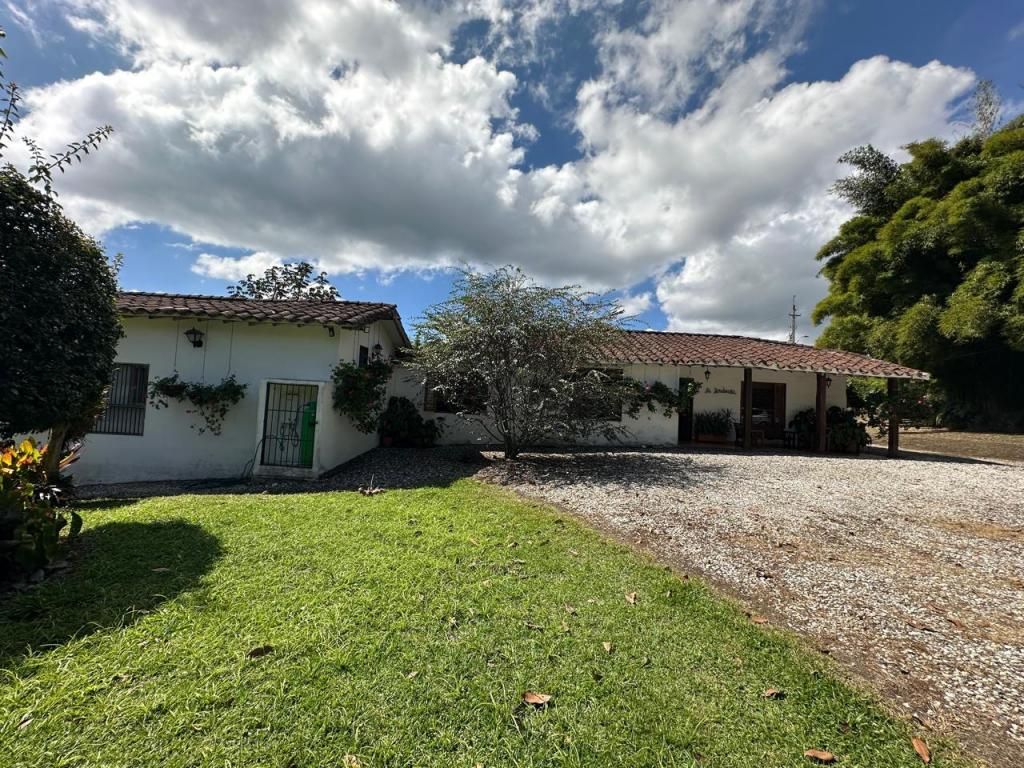 Finca en venta Antioquia Rionegro Rionegro 380 m2 Habitaciones 4 Baños 4 Garajes 1 Precio $2000000000