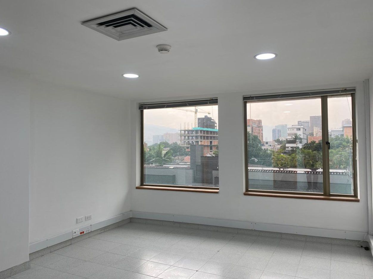 Oficina en arriendo o venta Antioquia Medellín Astorga 38 m2 Habitaciones 0 Baños 1 Garajes 1 Precio venta $450000000 Precio arriendo $3500000