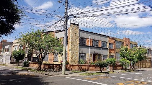 Casa en venta Cundinamarca Bogotá Las Américas 214 m2 Habitaciones 5 Baños 4 Garajes 1 Precio $1050000000