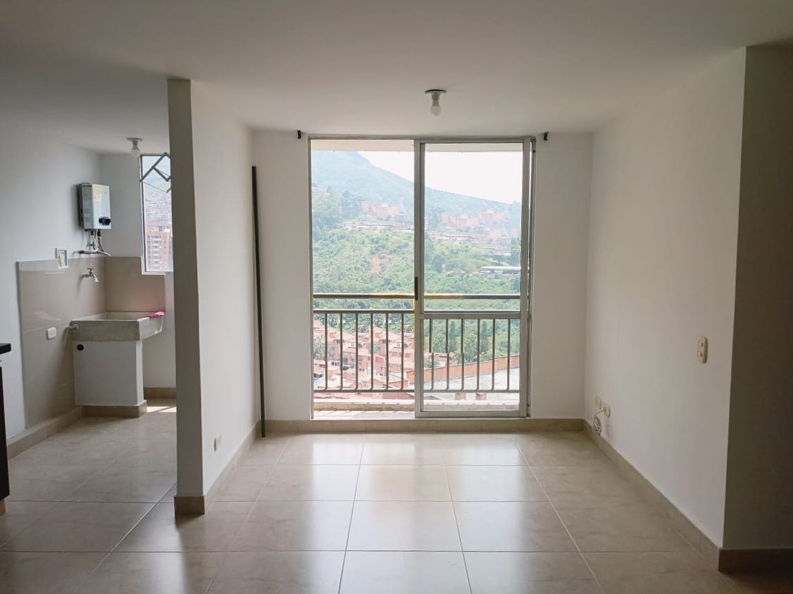 Apartamento en arriendo Antioquia Medellín La Colina 60 m2 Habitaciones 3 Baños 2 Garajes 0 Precio $2150000