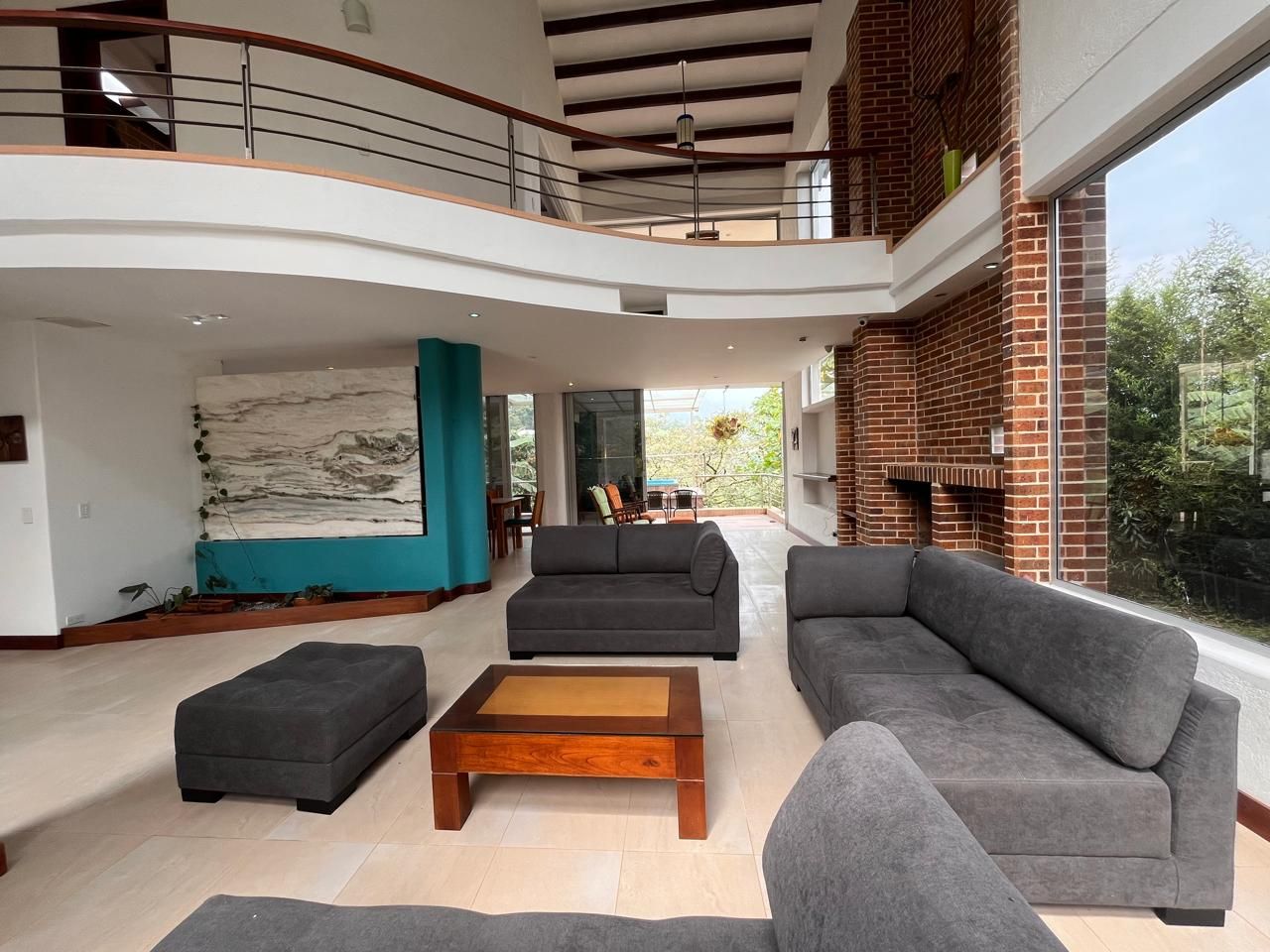 Casa en arriendo Antioquia Envigado El Chocho 400 m2 Habitaciones 3 Baños 5 Garajes 4 Precio $21000000