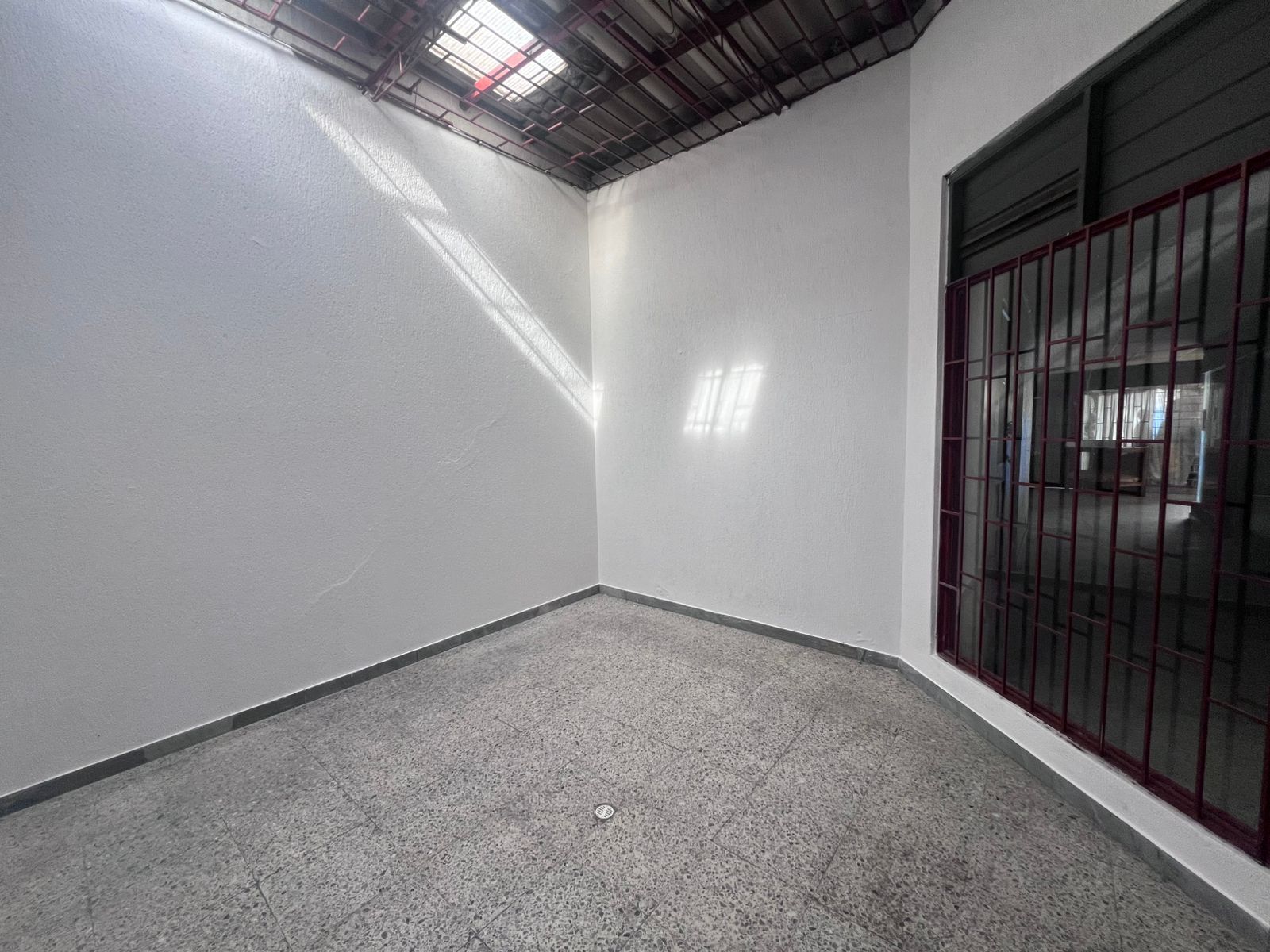 Local en arriendo Cundinamarca Bogotá La Paz 19 m2 Habitaciones 0 Baños 1 Garajes 0 Precio $500000