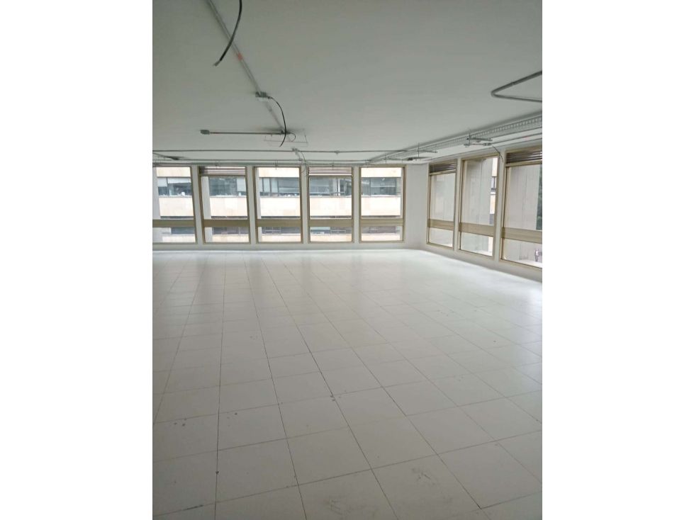 Oficina en arriendo Cundinamarca Bogotá Samper 578 m2 Habitaciones 0 Baños 2 Garajes 3 Precio $22267700