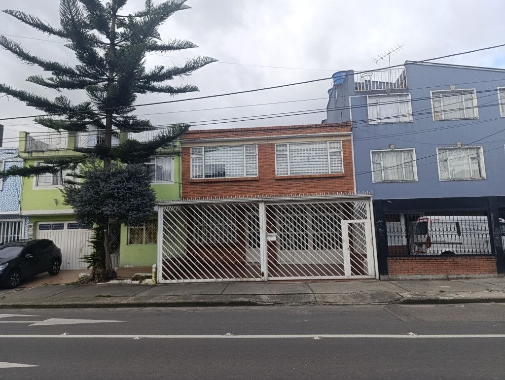 Casa en venta Cundinamarca Bogotá Veraguas 228 m2 Habitaciones 4 Baños 3 Garajes 2 Precio $780000000