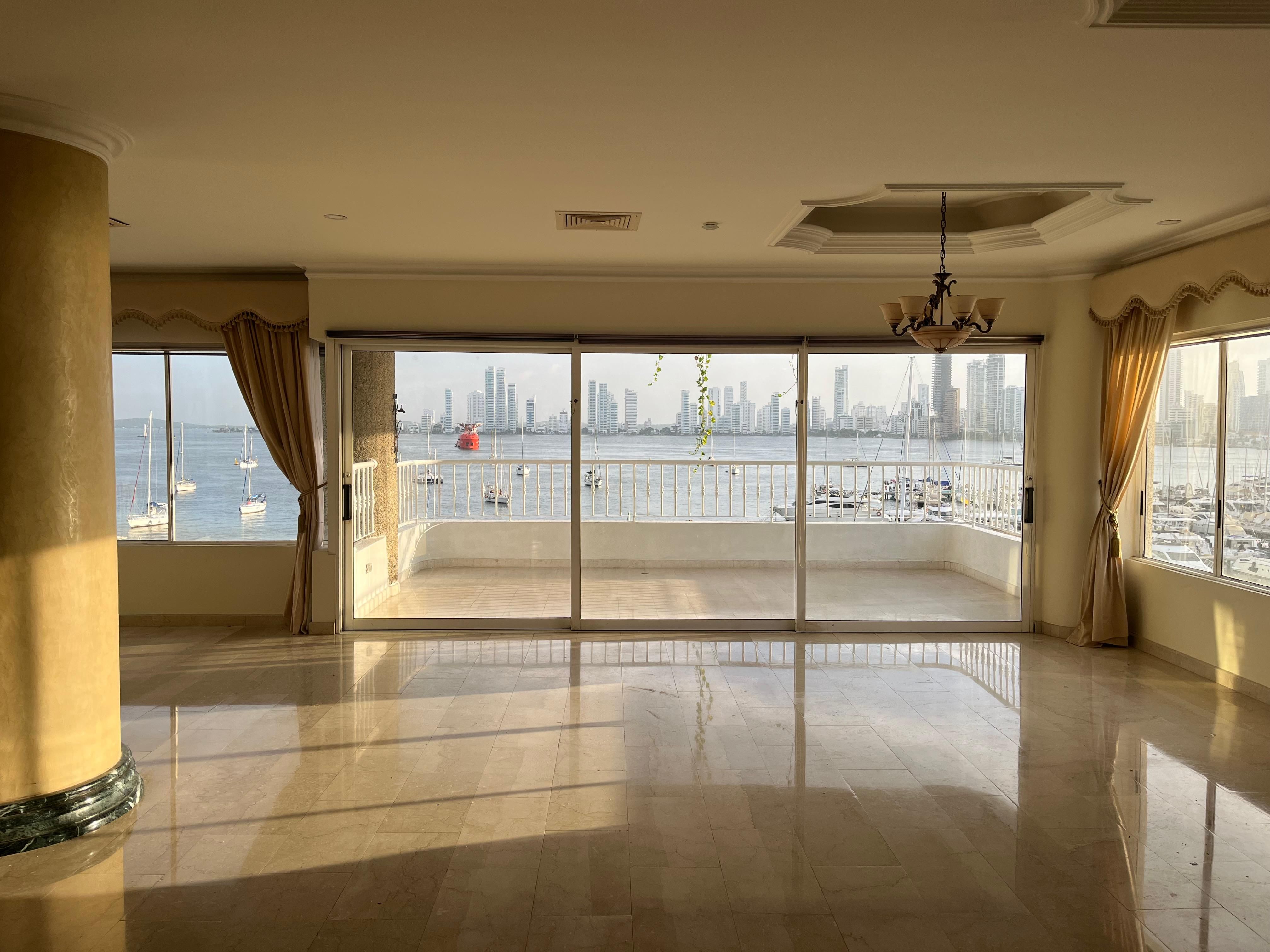 Apartamento en arriendo Bolívar Cartagena Manga 250 m2 Habitaciones 3 Baños 4 Garajes 2 Precio $8000000