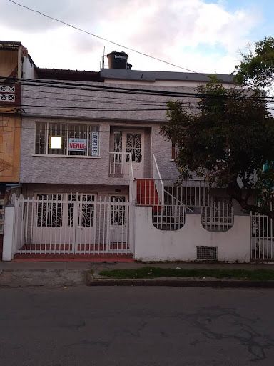 Casa en venta Cundinamarca Bogotá Ingles 248 m2 Habitaciones 9 Baños 4 Garajes 1 Precio $725000000