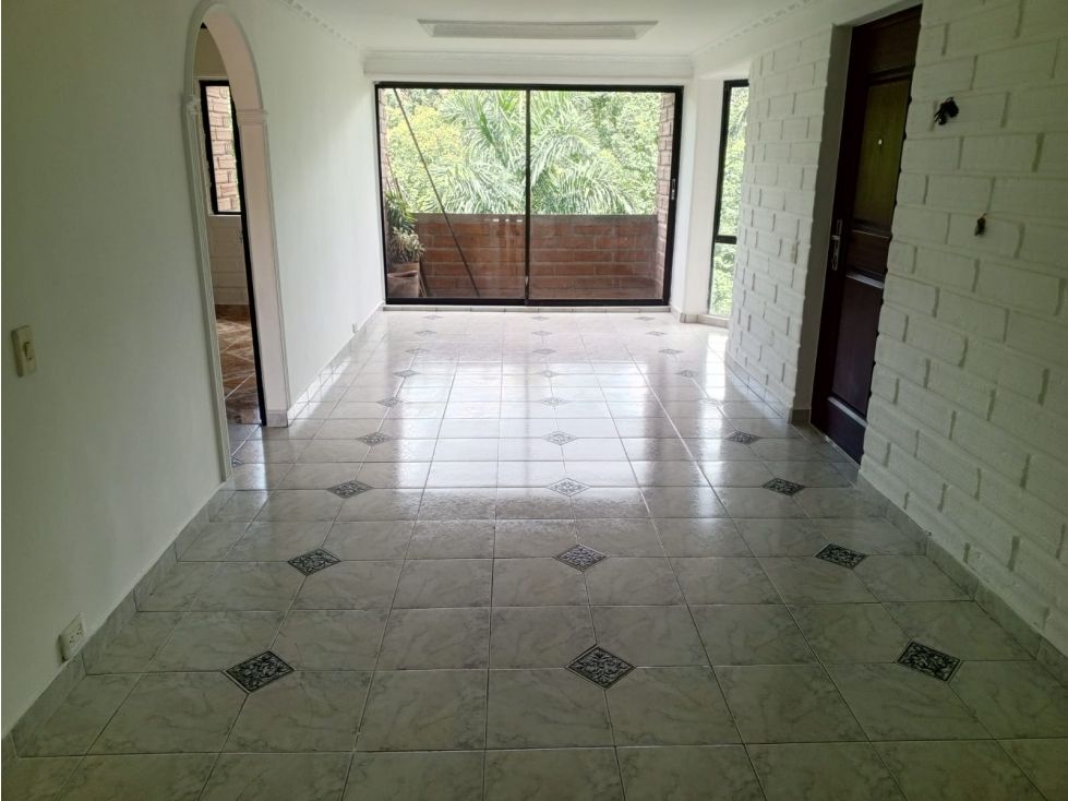 Apartamento en arriendo Antioquia Medellín La Mota 80 m2 Habitaciones 3 Baños 2 Garajes 1 Precio $2400000