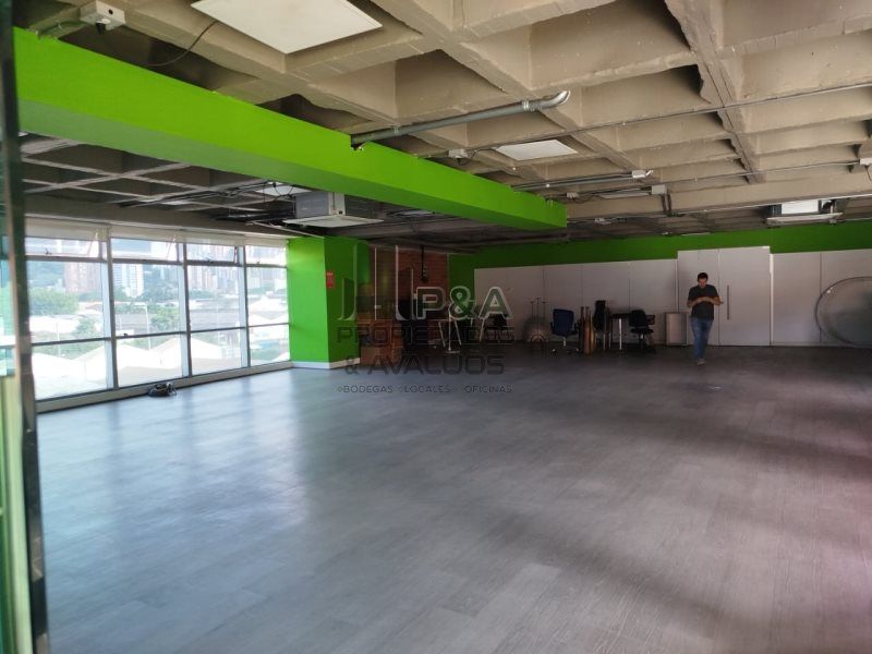 Oficina en arriendo Antioquia Itagüí Zona Industrial No 2 300 m2 Habitaciones 0 Baños 4 Garajes 0 Precio $25000000