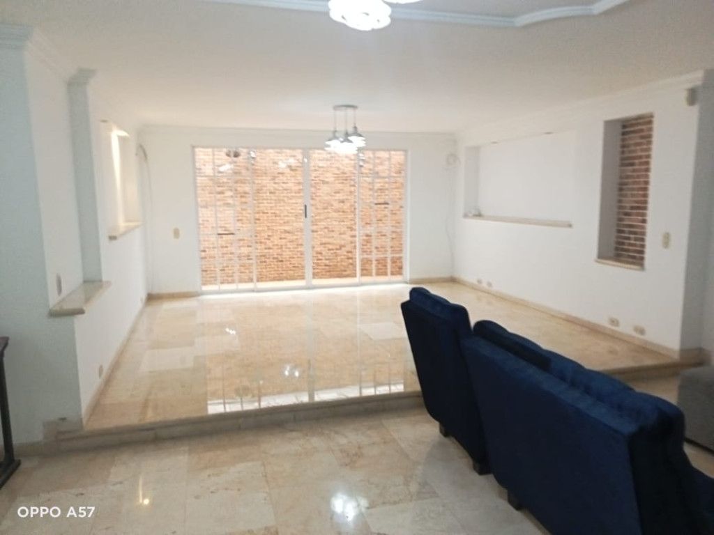 Casa en venta Valle Del Cauca Cali Urbanización San Joaquín 350 m2 Habitaciones 4 Baños 7 Garajes 2 Precio $920000000