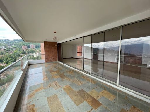 Apartamento en arriendo Antioquia Medellín El Tesoro 323 m2 Habitaciones 3 Baños 2 Garajes 3 Precio $13500000