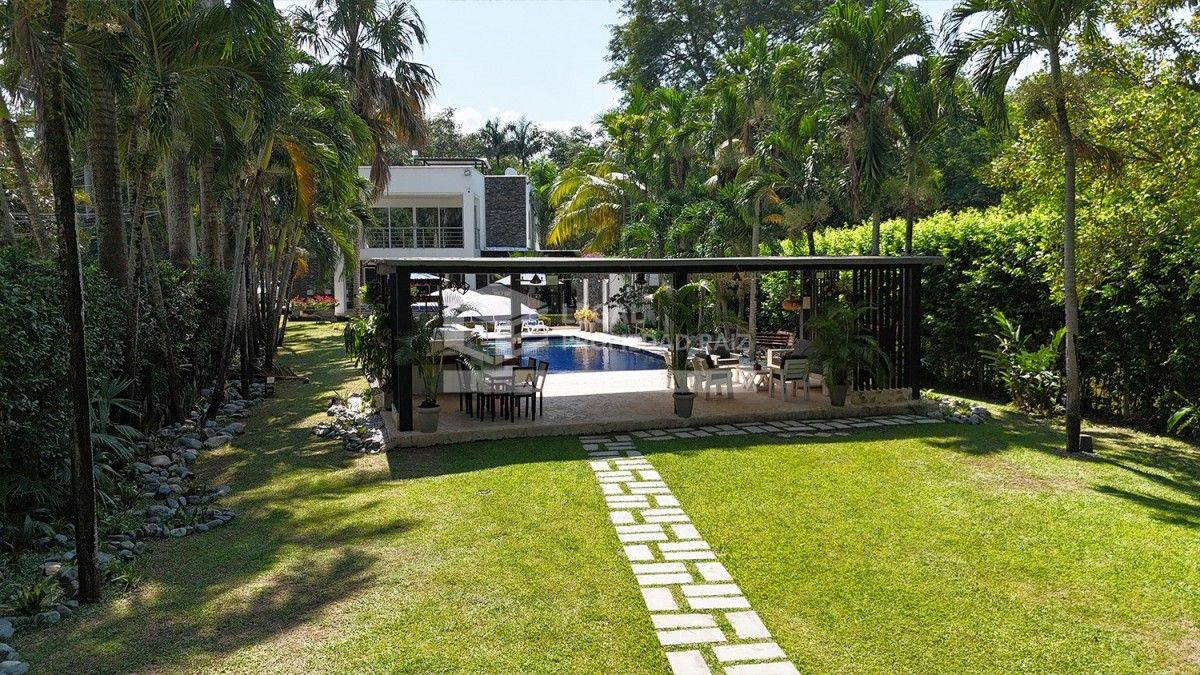 Finca en venta Antioquia Santafé De Antioquia Corregimiento Tonusco 350 m2 Habitaciones 5 Baños 6 Garajes 6 Precio $2400000000