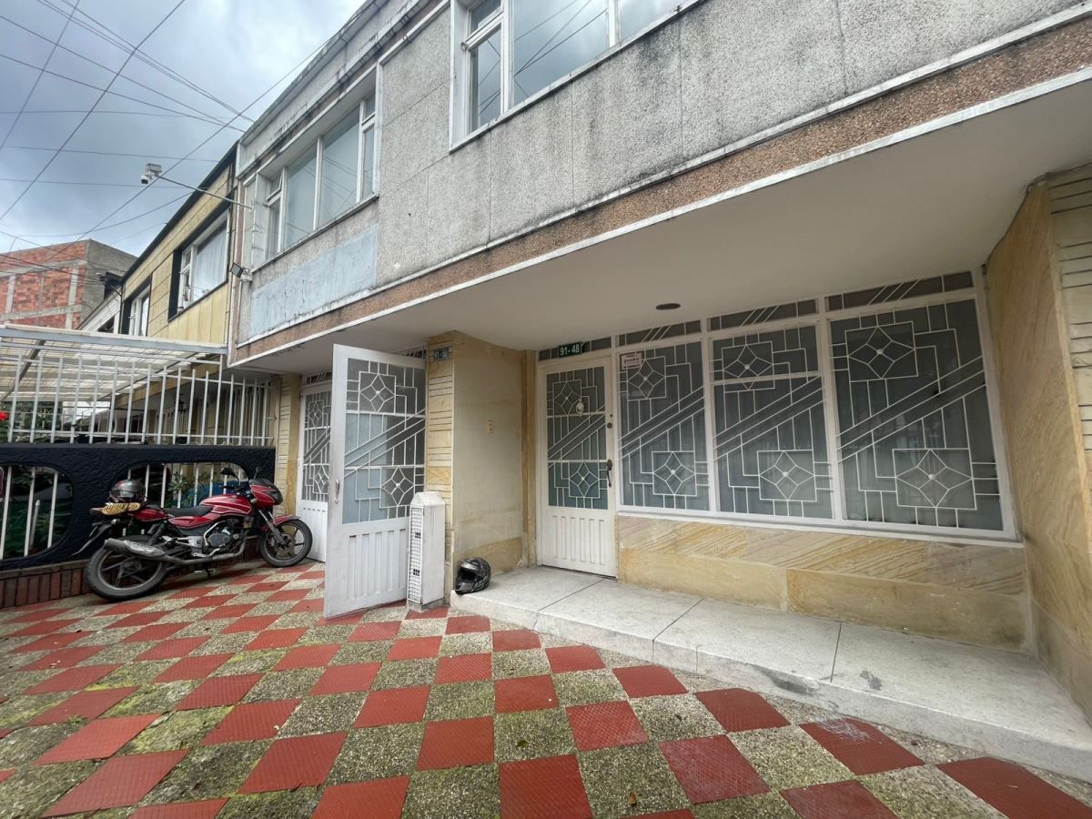 Casa en arriendo Cundinamarca Bogotá Rionegro 210 m2 Habitaciones 6 Baños 4 Garajes 2 Precio $5000000