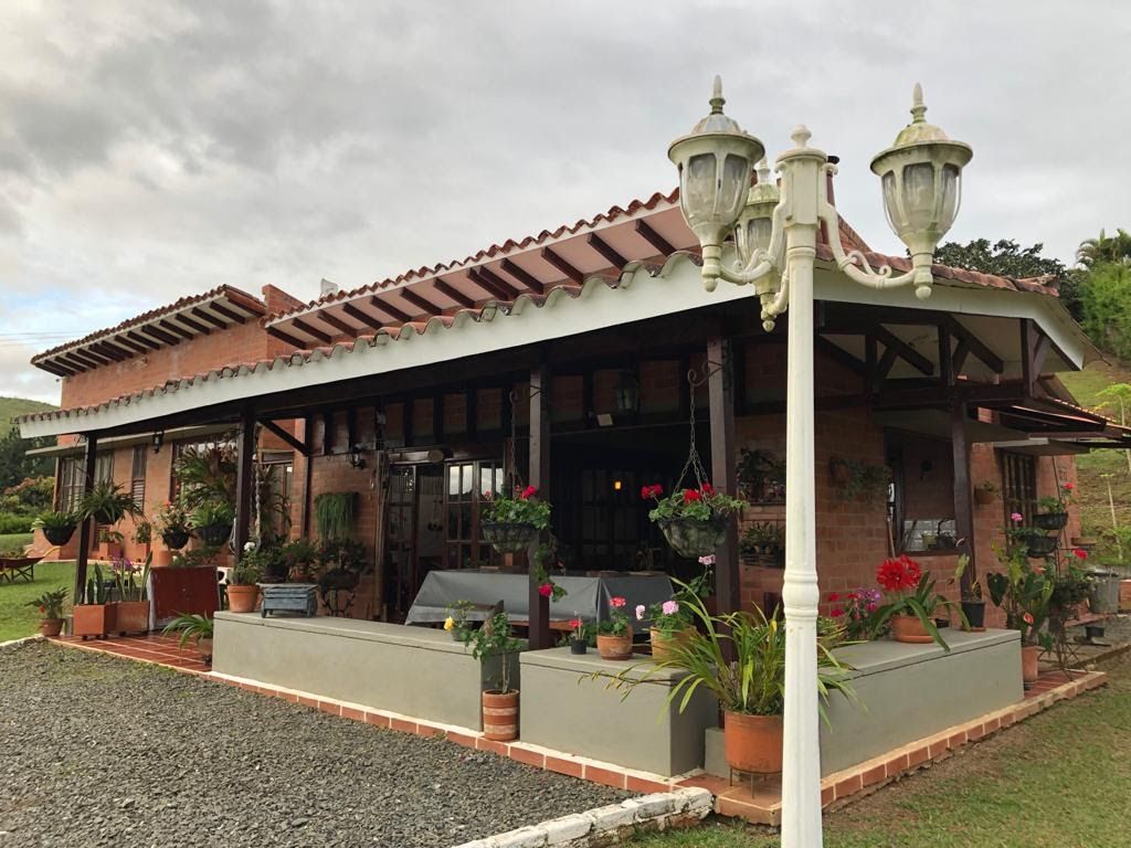 Finca en venta Valle Del Cauca Dagua Los Alamos 400 m2 Habitaciones 3 Baños 4 Garajes 4 Precio $850000000