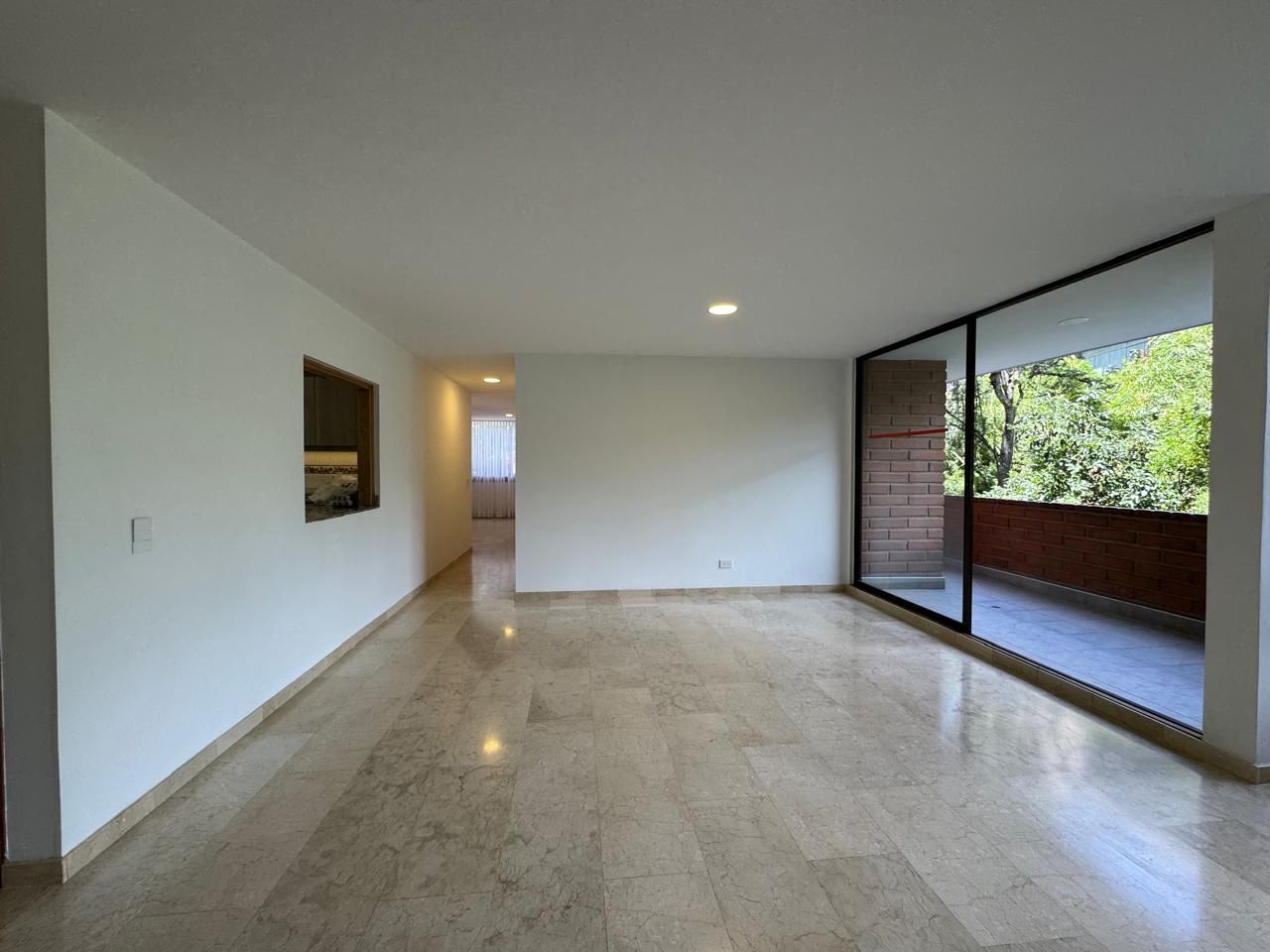 Apartamento en arriendo Antioquia Medellín La Linde 163 m2 Habitaciones 3 Baños 4 Garajes 2 Precio $6300000