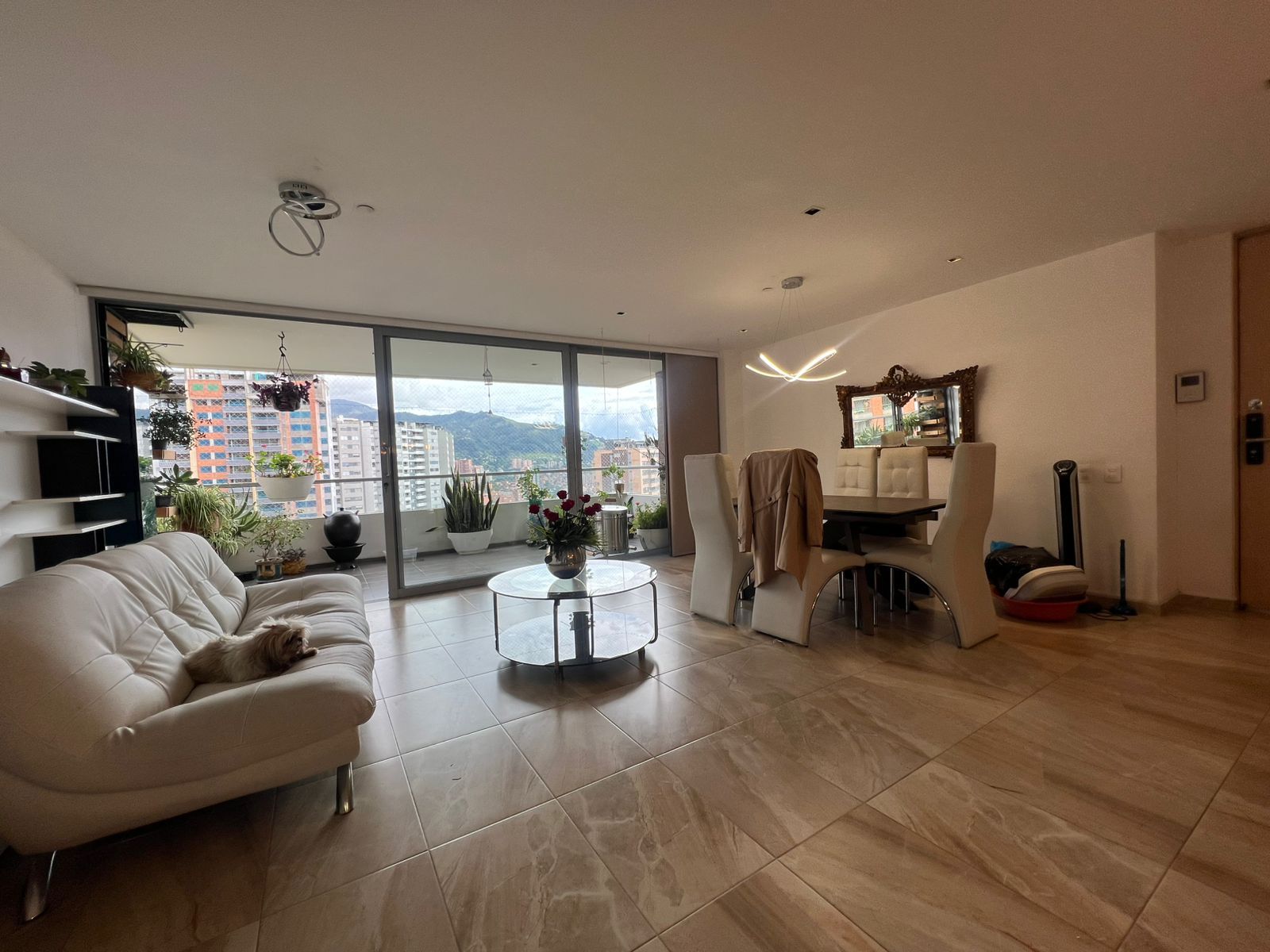 Apartamento en arriendo o venta Antioquia Envigado La Inmaculada 170 m2 Habitaciones 3 Baños 4 Garajes 2 Precio venta $1496000000 Precio arriendo $9200000