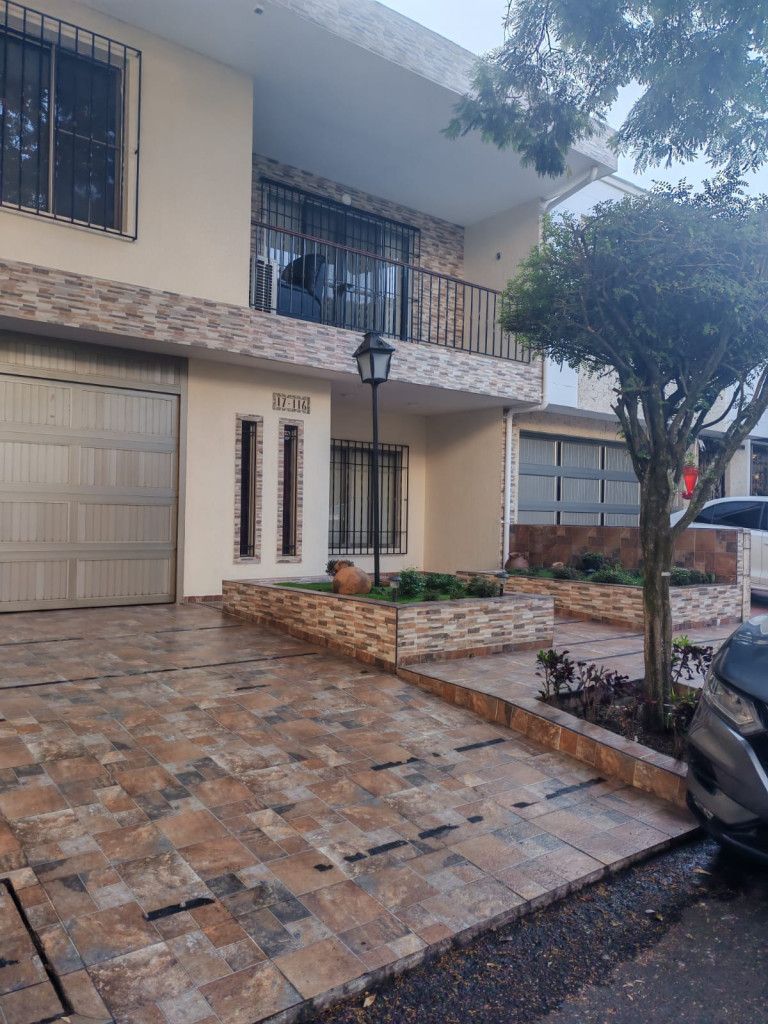 Casa en venta Valle Del Cauca Cali Urbanización Ciudad Jardín 220 m2 Habitaciones 4 Baños 4 Garajes 2 Precio $930000000
