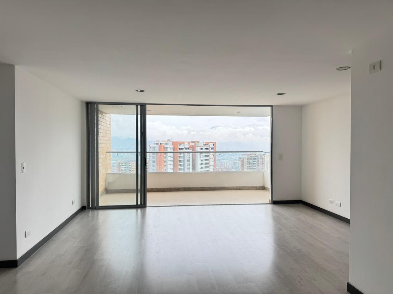 Apartamento en arriendo Antioquia Envigado La Mesa 130 m2 Habitaciones 3 Baños 4 Garajes 2 Precio $6100000