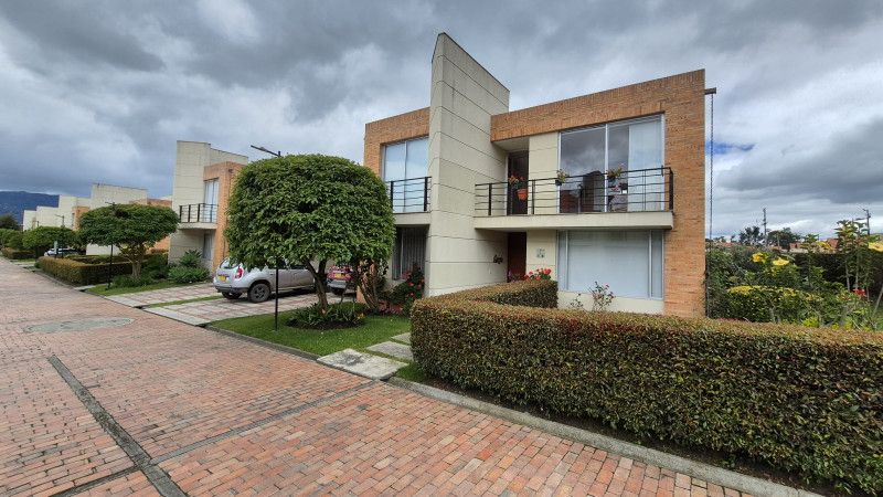 Casa en venta Cundinamarca Chía Chia 254 m2 Habitaciones 3 Baños 5 Garajes 4 Precio $1295000000