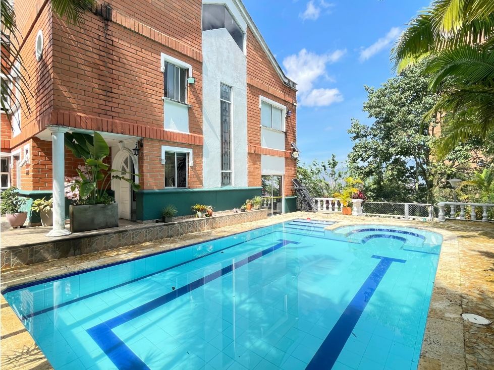 Casa en arriendo Antioquia Medellín Altos Del Poblado 250 m2 Habitaciones 5 Baños 5 Garajes 2 Precio $20000000