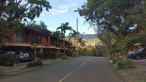 Casa en venta Antioquia Envigado Loma Del Barro 140 m2 Habitaciones 3 Baños 3 Garajes 2 Precio $910000000