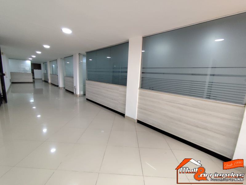 Oficina en arriendo Antioquia Medellín Suramericana 200 m2 Habitaciones 0 Baños 0 Garajes 0 Precio $12000000