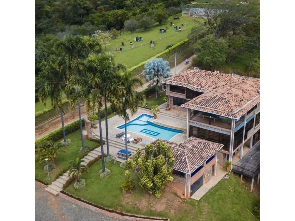 Finca en venta Antioquia San Jerónimo San Jerónimo 8400 m2 Habitaciones 7 Baños 8 Garajes 4 Precio $4000000000