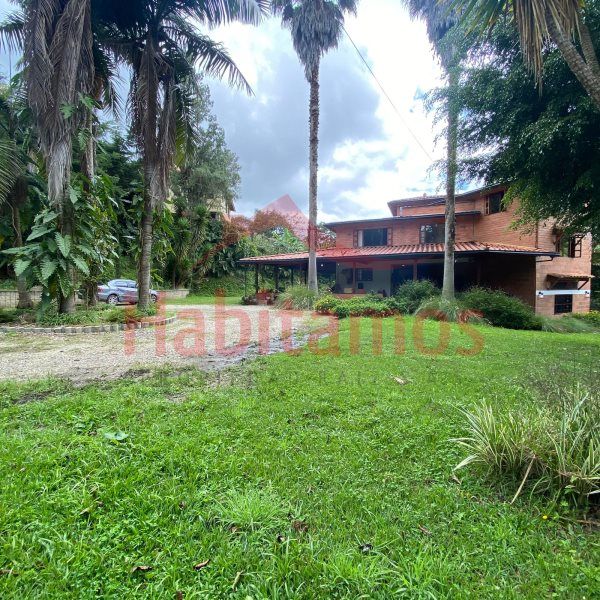 Casa en arriendo o venta Antioquia Rionegro Rionegro 3917 m2 Habitaciones 9 Baños 8 Garajes 2 Precio venta $3000000000 Precio arriendo $15000000