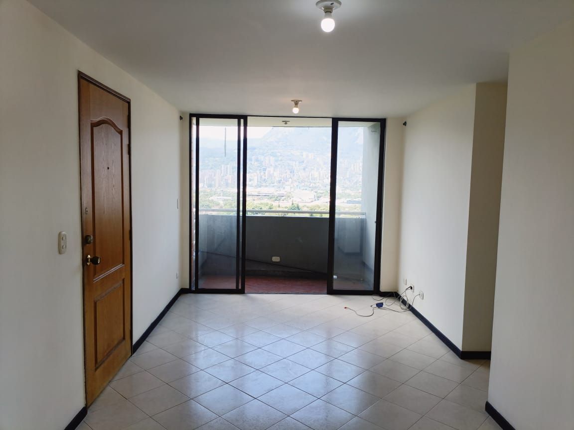 Apartamento en arriendo Antioquia Medellín Loma De Los Bernal 80 m2 Habitaciones 3 Baños 2 Garajes 1 Precio $2750000