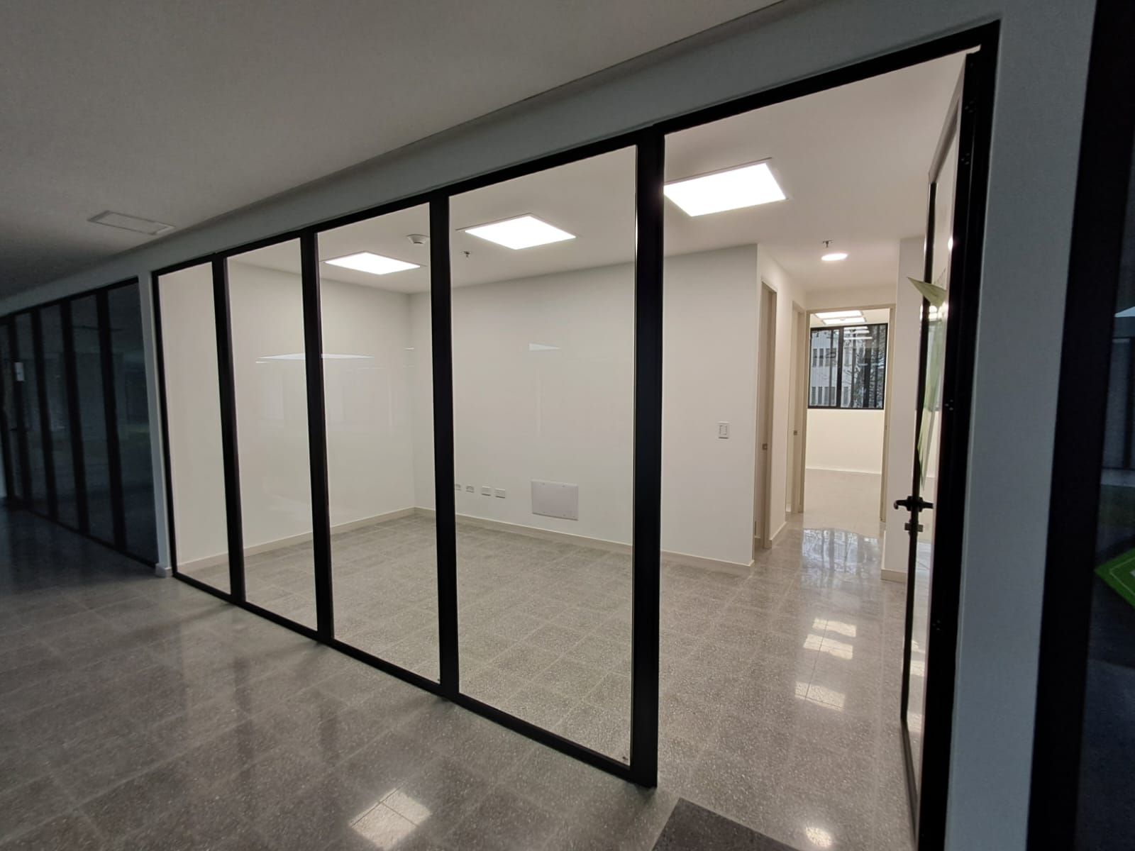 Consultorio en arriendo Antioquia Medellín Cuarta Brigada 45 m2 Habitaciones 0 Baños 1 Garajes 1 Precio $5000000