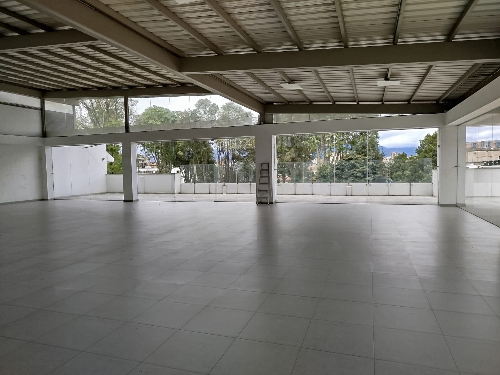 Local en arriendo Cundinamarca Bogotá Centro Fontibon 750 m2 Habitaciones 0 Baños 2 Garajes 0 Precio $18000000