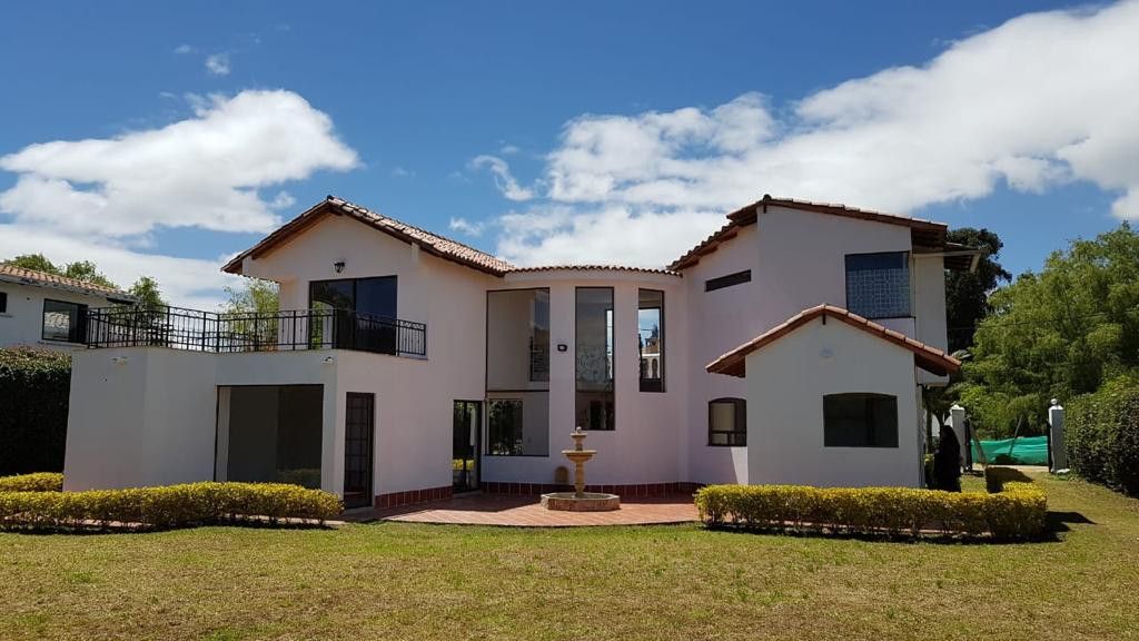 Casa en venta Cundinamarca Cajicá Cr Tikagua 240 m2 Habitaciones 3 Baños 5 Garajes 3 Precio $1800000000