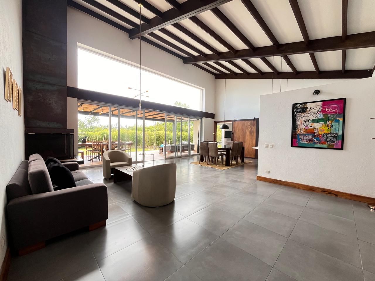 Casa en arriendo o venta Antioquia Envigado Vereda El Peñasco 450 m2 Habitaciones 4 Baños 5 Garajes 6 Precio venta $5400000000 Precio arriendo $26800000