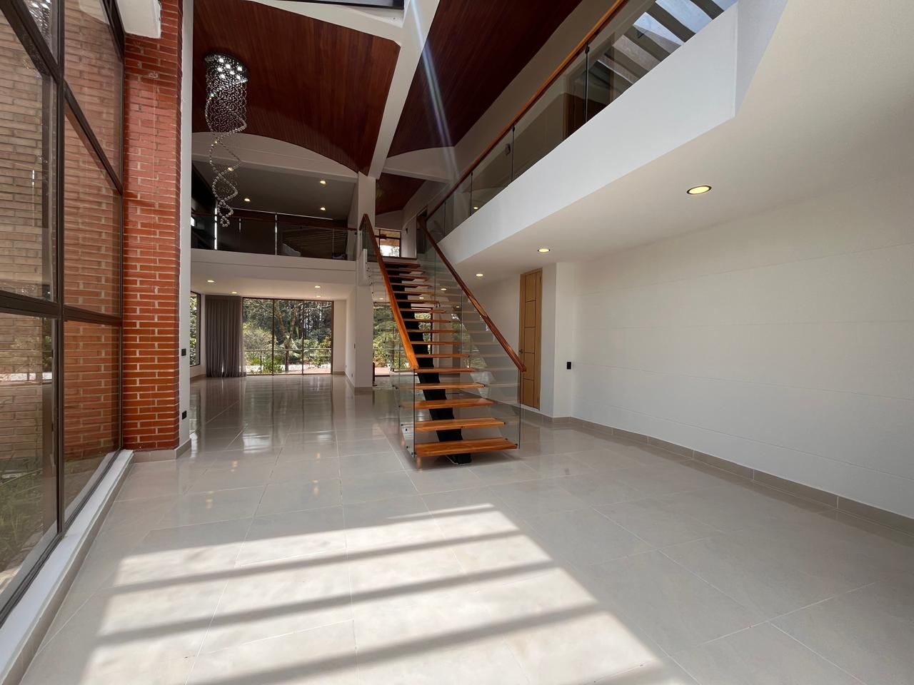 Casa en arriendo Antioquia Envigado Polideportivo Sur 1750 m2 Habitaciones 4 Baños 5 Garajes 6 Precio $20600000